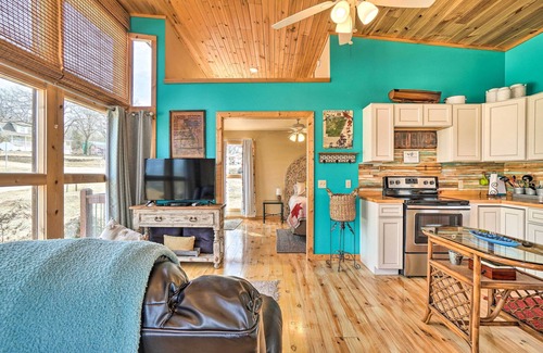 Diamond City Apartment | Quaint Diamond City Studio - Walk to Lake!