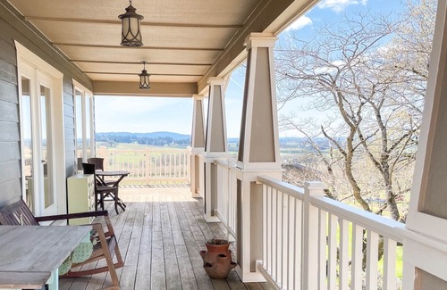 Polk County House | Quaint farmhouse with spectacular views - large deck & fire pit