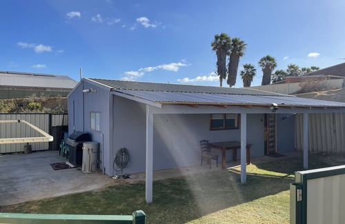 Geraldton House | Quaint Flat, near hospitals, Very central, internet
