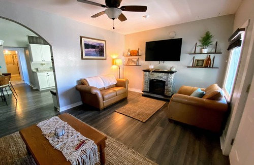 Maupin House | Quaint Historic 1914 Cottage