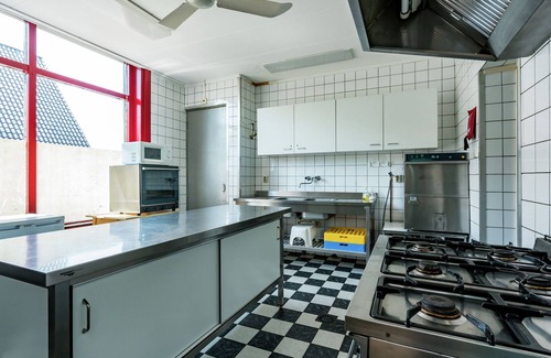 Scherpenzeel House | Quaint Holiday Home in Friesland by the Lake
