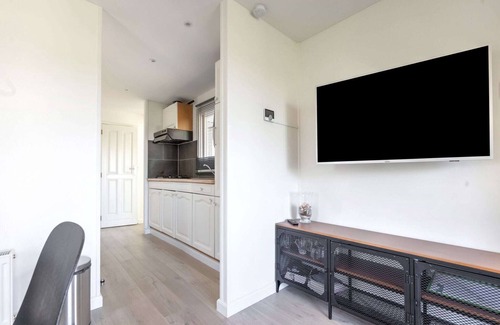 Garderen House | Quaint Holiday Home in Garderen with Fenced Garden
