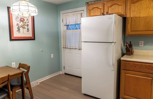 Summerlee House | Quaint home in Oak Hill, Conveniently Located.