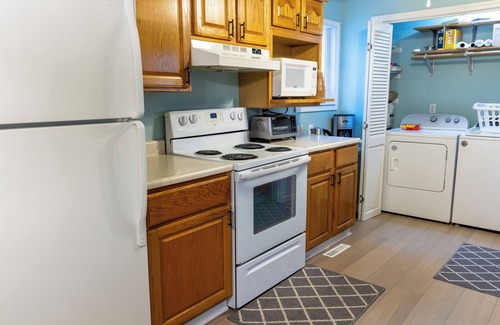 Summerlee House | Quaint home in Oak Hill, Conveniently Located.