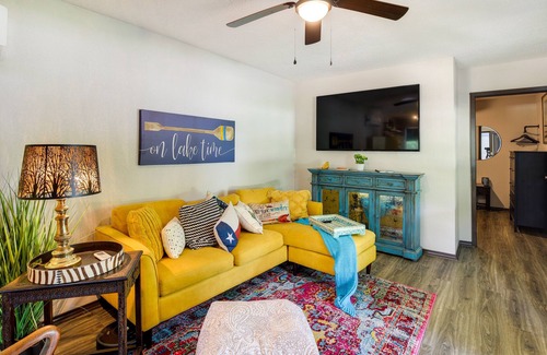 Huffman Cottage | Quaint Huffman Cottage w/ Fire Pit + Kayaks!
