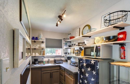 Huffman Cottage | Quaint Huffman Cottage w/ Fire Pit + Kayaks!