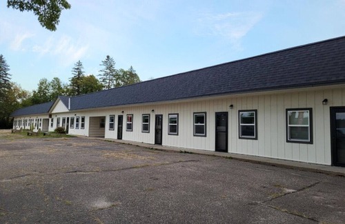 Walker Apartment | Quaint Lakeview Getaway | Trails & Town at Your Doorstep