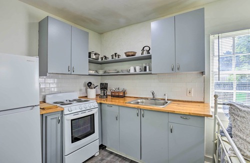 Leeds Apartment | Quaint Leeds Studio w/Yard ~ 18 Mi to Birmingham!