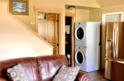 Gardiner Apartment | Quaint loft with spectacular views of the Gallatin Mountains