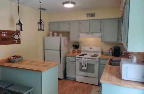 Lakeside House | Quaint Mr Rogers Home near Fleming Island