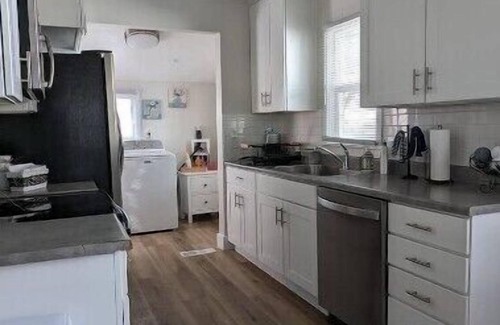 Murray House | Quaint Murray Home in central valley, near mountains & IMC Hospital