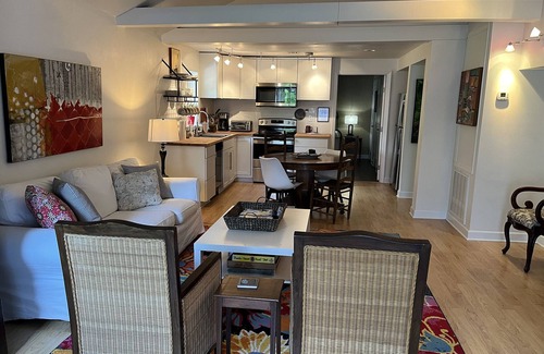 Mandeville Cottage | Quaint private cottage in the heart of Mandeville offers a quiet retreat.