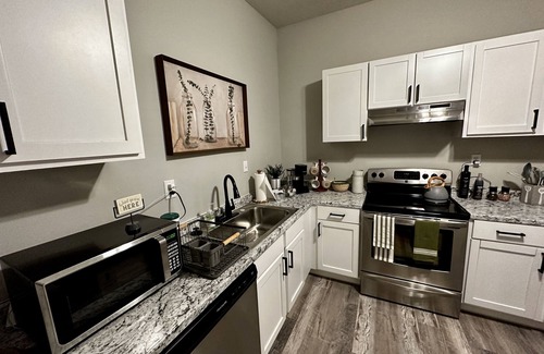 Turner Park House | Quaint & quiet boho bungalow 2min from TU/Expo Center & 10min from DT/BOK/Cains