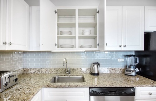 Rush and Division Apartment | Quaint River North 1BR w/Gym + W/D near Mag Mile by Blueground