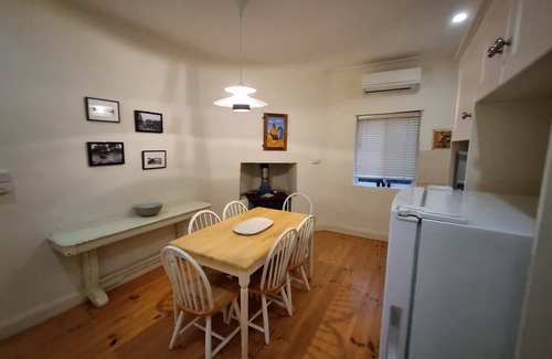 Kondoparinga Cottage | Quaint stone cottage nestled in the hills between Meadows Goolwa and Strathalbyn