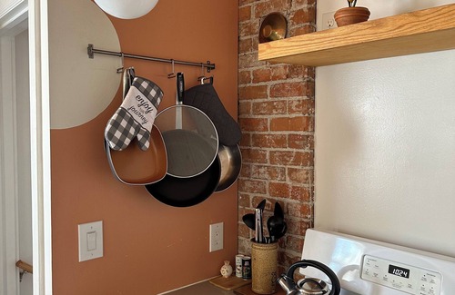 Central - Terry House | Quaint sunny cottage that rests in the historical neighborhood of Billings
