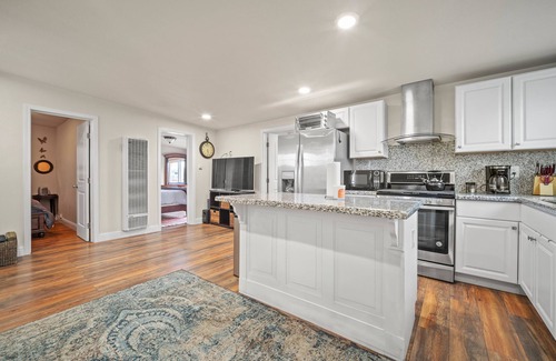 Seaside House | Quaint trendy home just a stroll from the seas
