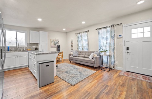 Seaside House | Quaint trendy home just a stroll from the seas