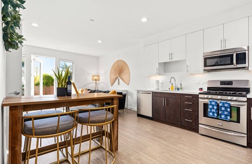 Carthay Circle Condo | Quaint & Unique 1BR Apartment