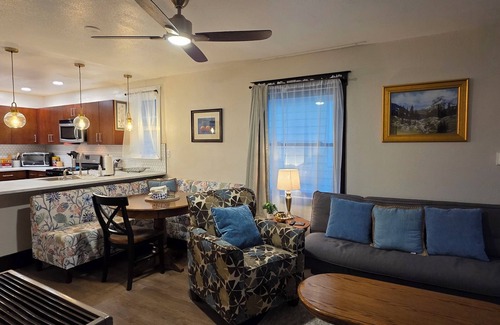 Guernsey House | Quaint & Updated In-Town Charmer
