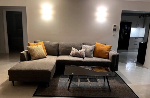 Maudsland House | Quality acreage home just 5 minutes to the theme parks and easy access to the M1