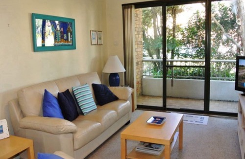 Hawks Nest Apartment | Quality Beachside Holiday