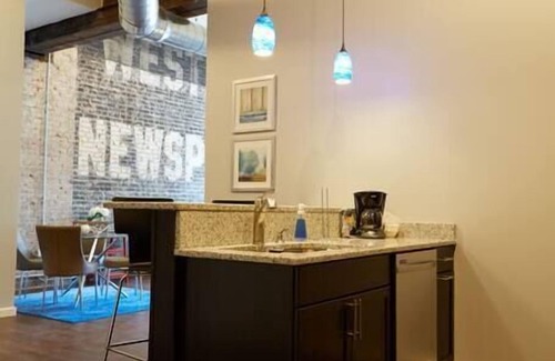Quality Hill Apartment | Quality Hill 1BR Loft in Historic Building