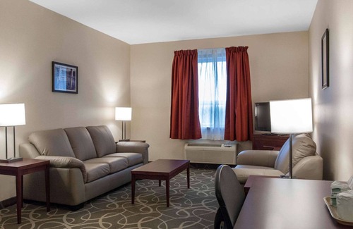 Gander Hotel | Quality Hotel & Suites