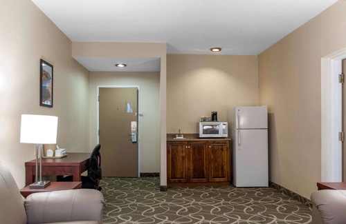 Gander Hotel | Quality Hotel & Suites