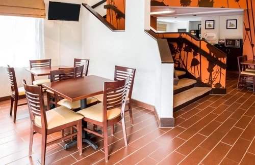 Bridgeport Hotel | Quality Inn Bridgeport-Clarksburg