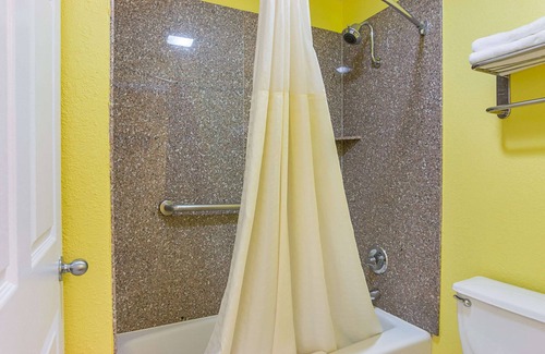 Carthage Hotel | Quality Inn Carthage