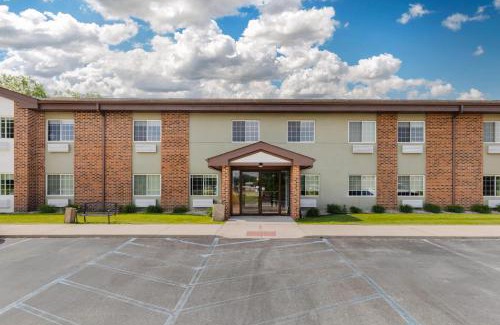 Chesterton Hotel | Quality Inn Chesterton near Indiana Dunes National Park I-94