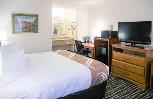 Fayetteville Hotel | Quality Inn Fayetteville Near Historic Downtown Square