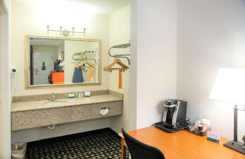 Fayetteville Hotel | Quality Inn Fayetteville Near Historic Downtown Square