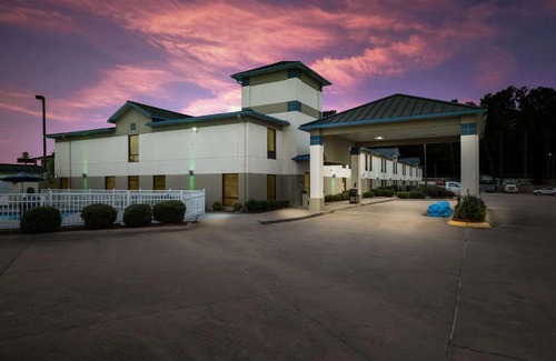 Jacksonville Hotel | Quality Inn Jacksonville near Little Rock Air Force Base