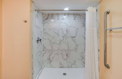 Lee's Summit Hotel | Quality Inn Lees Summit - Kansas City