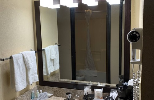 Macomb Hotel | Quality Inn Macomb near University Area