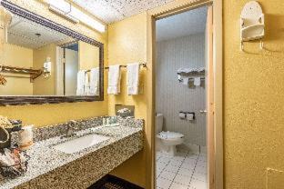 Newton Hotel | Quality Inn Newton at I-80