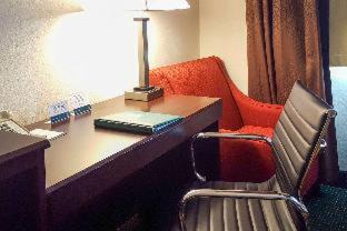 Ozark Hotel | Quality Inn Ozark-Springfield South