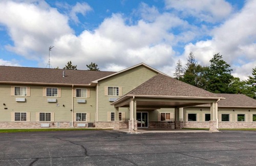 Redgranite Hotel | Quality Inn Redgranite