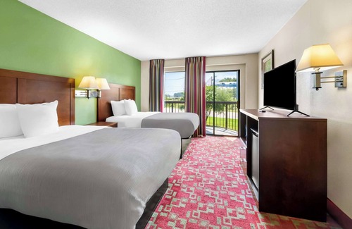 Selma Hotel | Quality Inn Selma - Smithfield