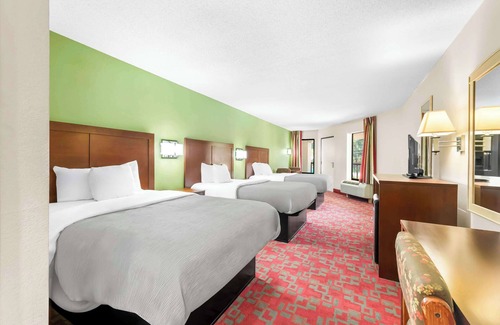 Selma Hotel | Quality Inn Selma - Smithfield