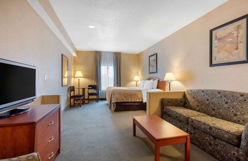Draffenville Hotel | Quality Inn & Suites Benton - Draffenville