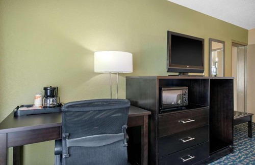 Brooksville Hotel | Quality Inn & Suites Brooksville I-75-Dade City