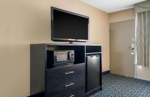 Brooksville Hotel | Quality Inn & Suites Brooksville I-75-Dade City