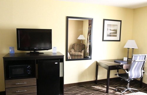 Eckhart Mines Hotel | Quality Inn & Suites Frostburg - Cumberland
