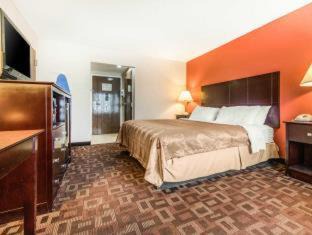 Greendale Hotel | Quality Inn & Suites Lawrenceburg