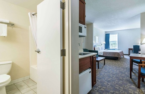 Central Bridge Hotel | Quality Inn & Suites Schoharie near Howe Caverns