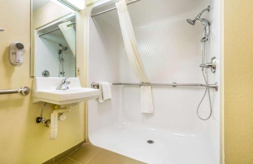 Sellersburg Hotel | Quality Inn & Suites Sellersburg - Louisville Area