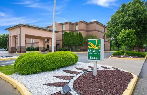 Sellersburg Hotel | Quality Inn & Suites Sellersburg - Louisville Area